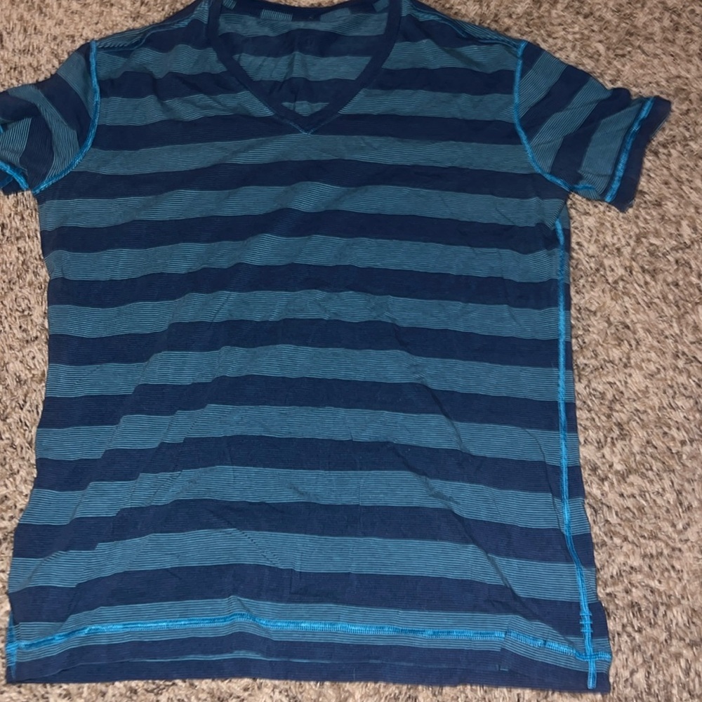 Men’s Lululemon T-shirt size large